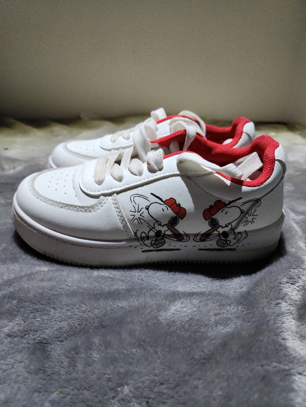 Peanuts Snoopy children's sneakers Size 12